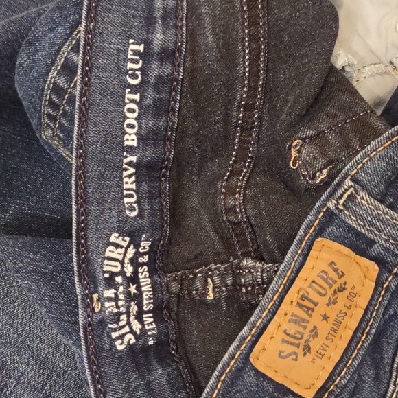 LIGHTLY USED SIGNATURE LEVI STRAUSS AND CO CURVY BOOT CUT 16 S/C - Picture 12 of 12